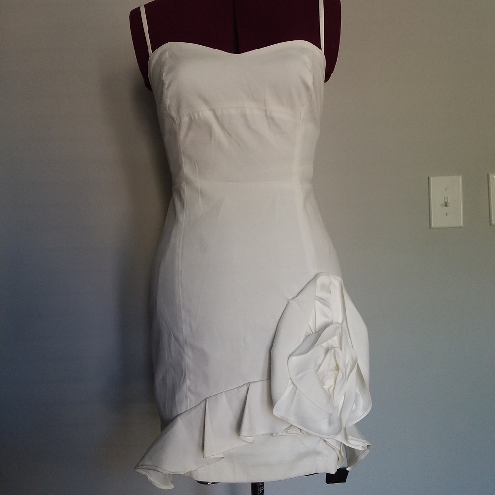 Deja Vu White sun dress - Picture 2 of 8